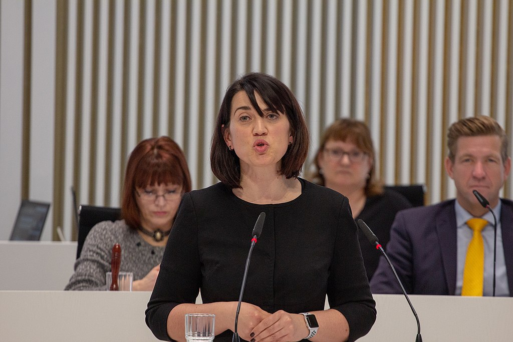 16c8a0352f98b749b9e06374a4320dc9