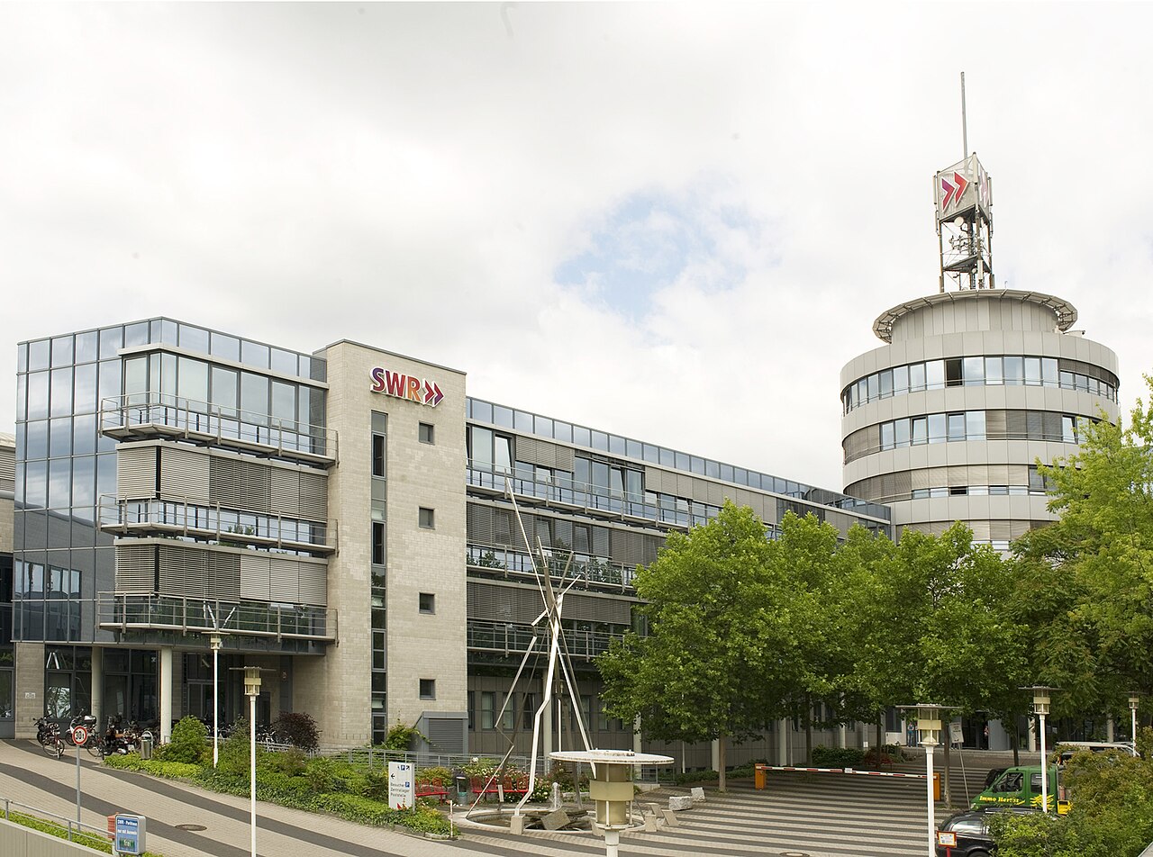 27009b81df519ae8b553af024f5d3055