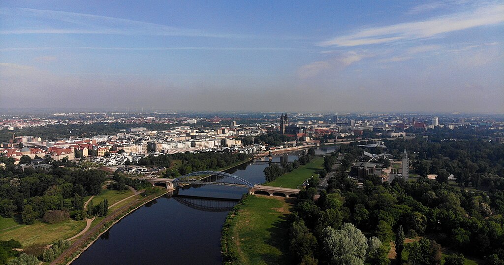 Ebb8b16d89959e4179a440c712671a09